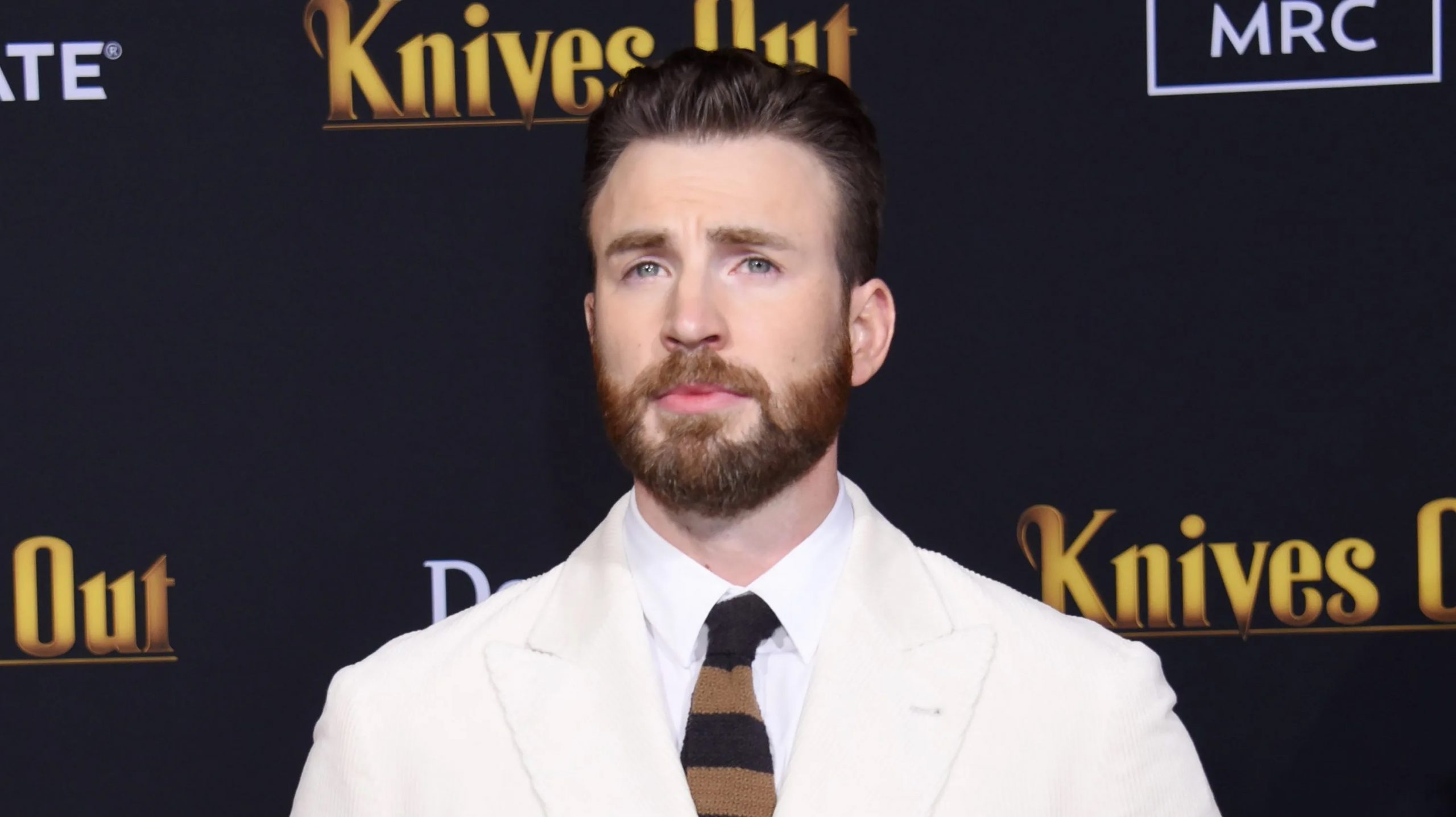 Chris Evans Is “Laser-Focused” On Finding Love!