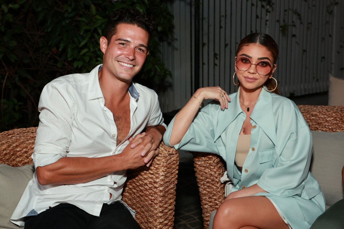 Sarah Hyland’s officiant backed out!