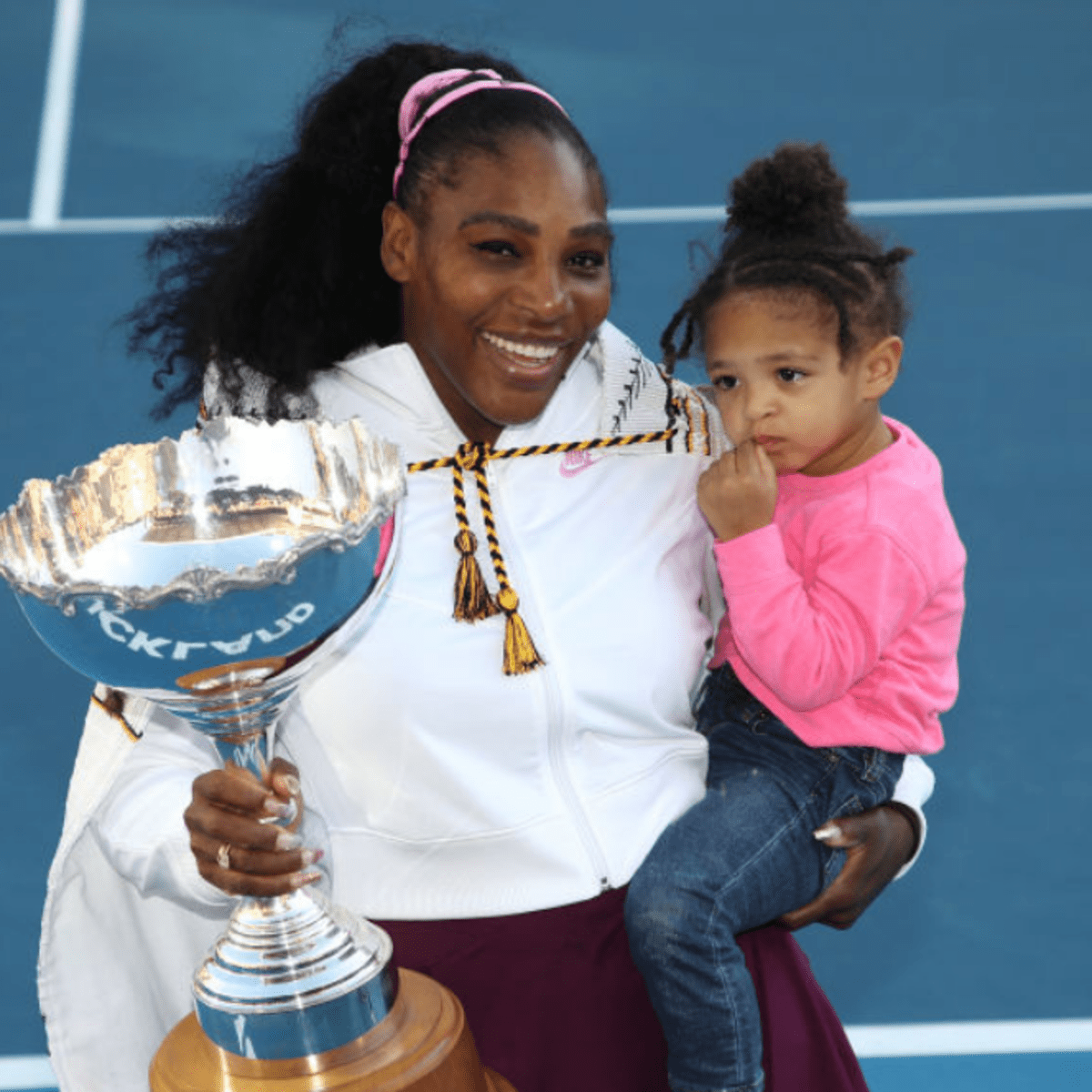Serena Williams teases that she could “come back” to play tennis