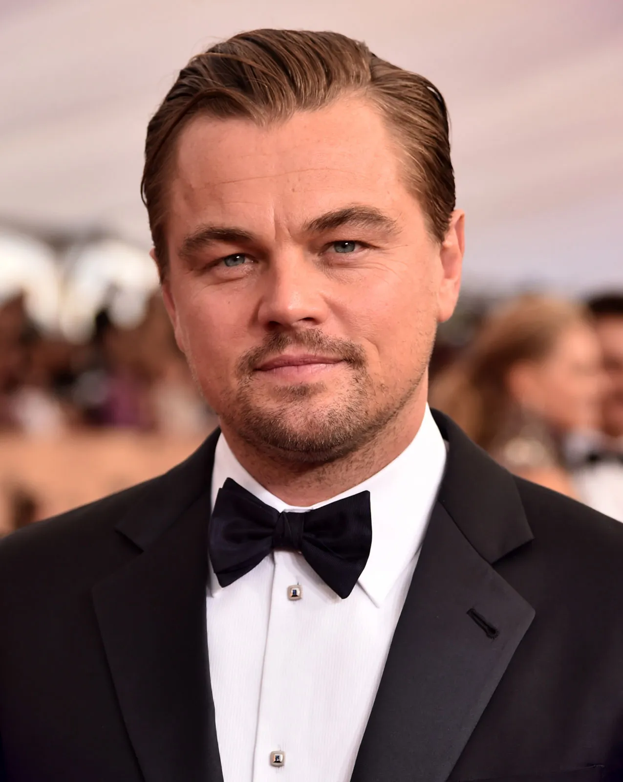 Leonardo DiCaprio caught cheating on Gigi Hadid