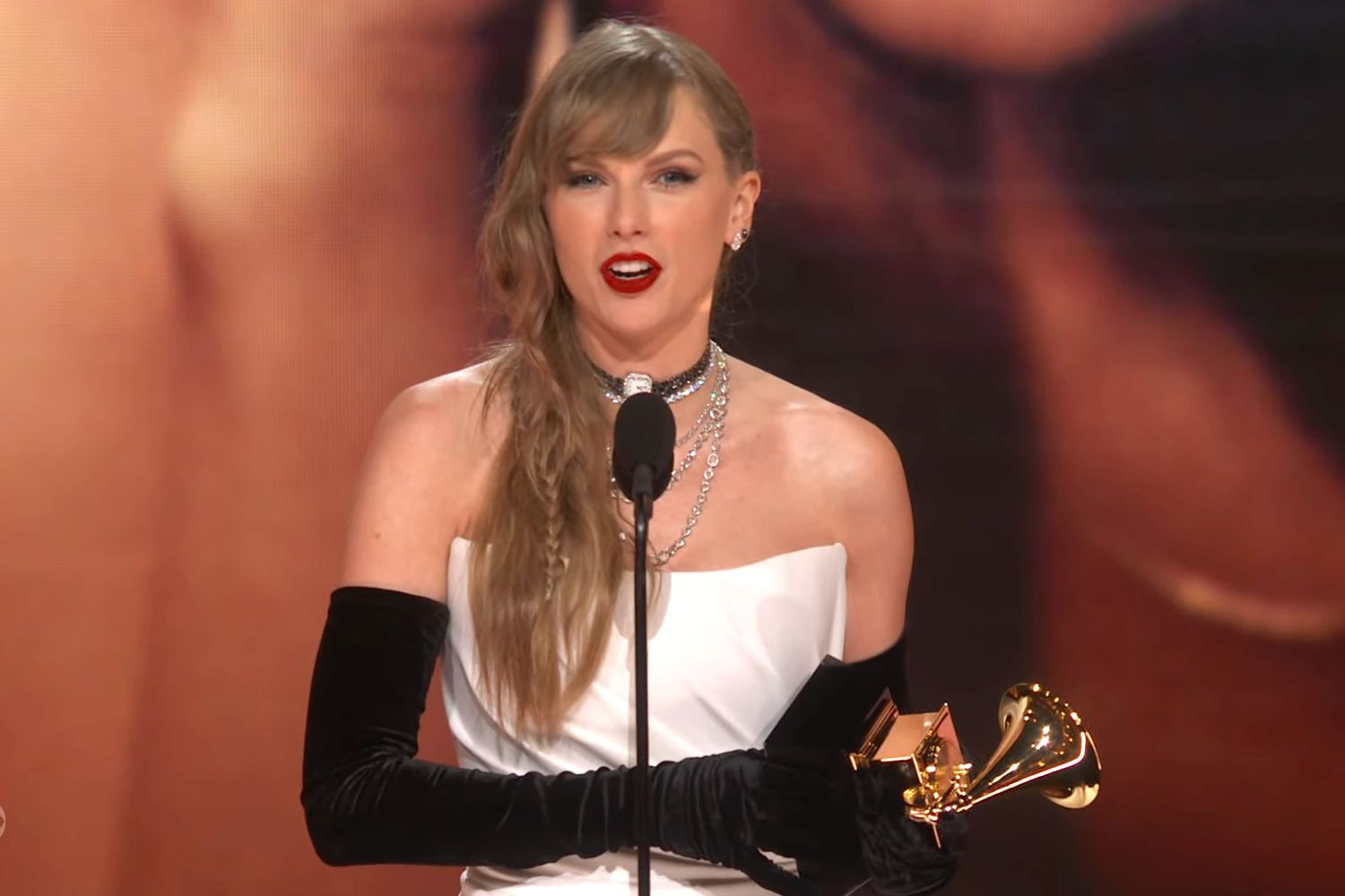 Taylor Swift Drops Bombshell at 2024 Grammys: New Album ‘Tortured Poets Society’ Unveiled!